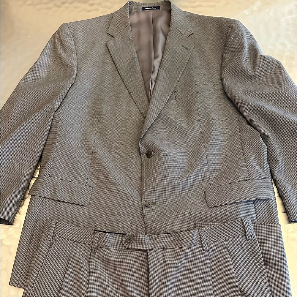 Men’s gray/black size 48R wool suit with pleated pants size 40w 30l